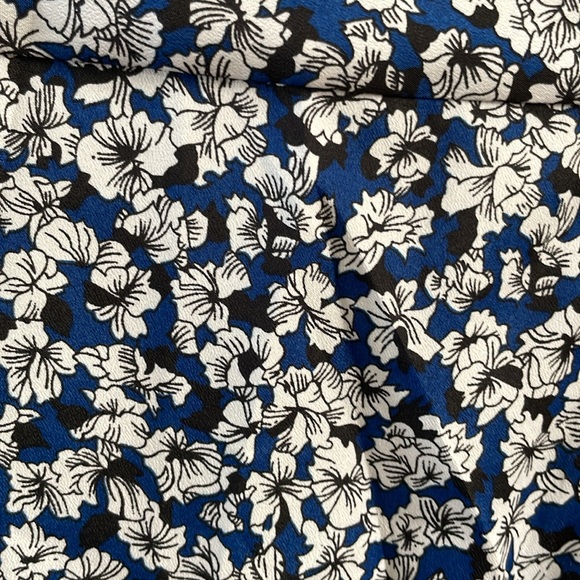 Sleeveless button up floral print blouse - Picture 4 of 4